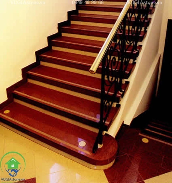 Đá đỏ nhuộm