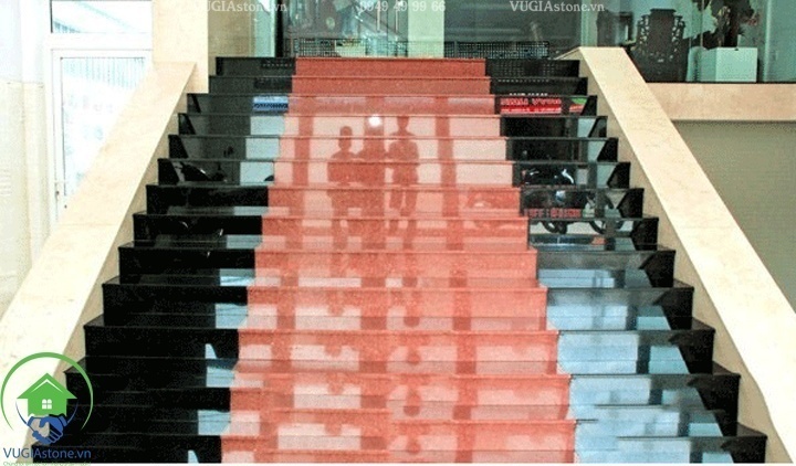 Đá đỏ nhuộm