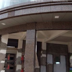 Ốp cột đá nâu anh quốc